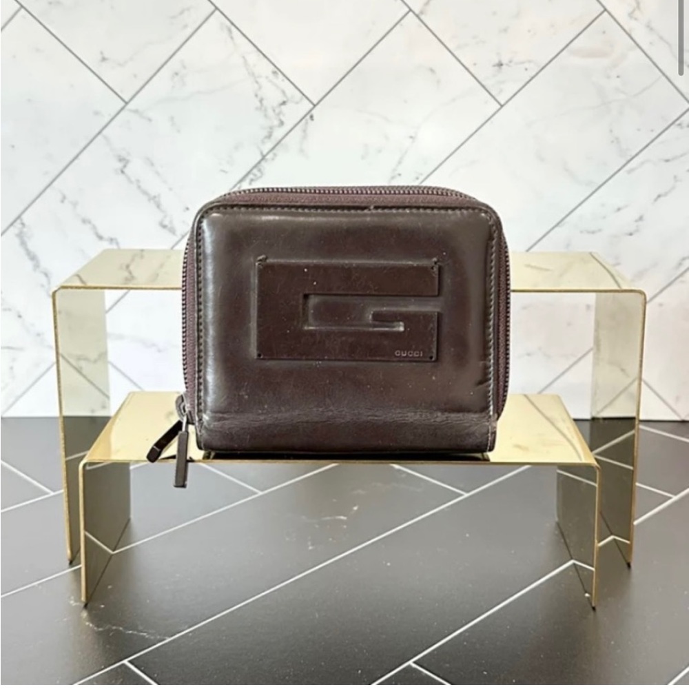 Authentic Vintage Brown Gucci Compact Patent Leather Zip Wallet
